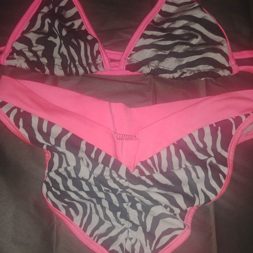 Bikini - Picture 2 of 4